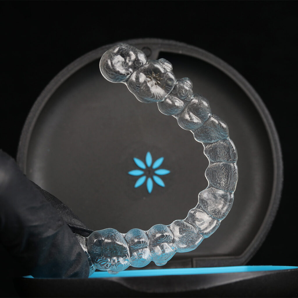 Alinhadores Invisalign e Facetas de Porcelana